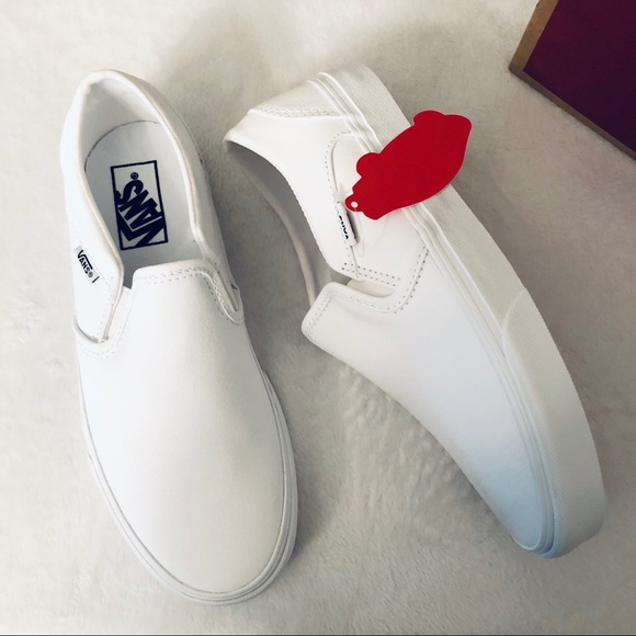 NO OFFERS NIB women’s white Vans slip on sneakers! - Picture 3 of 9